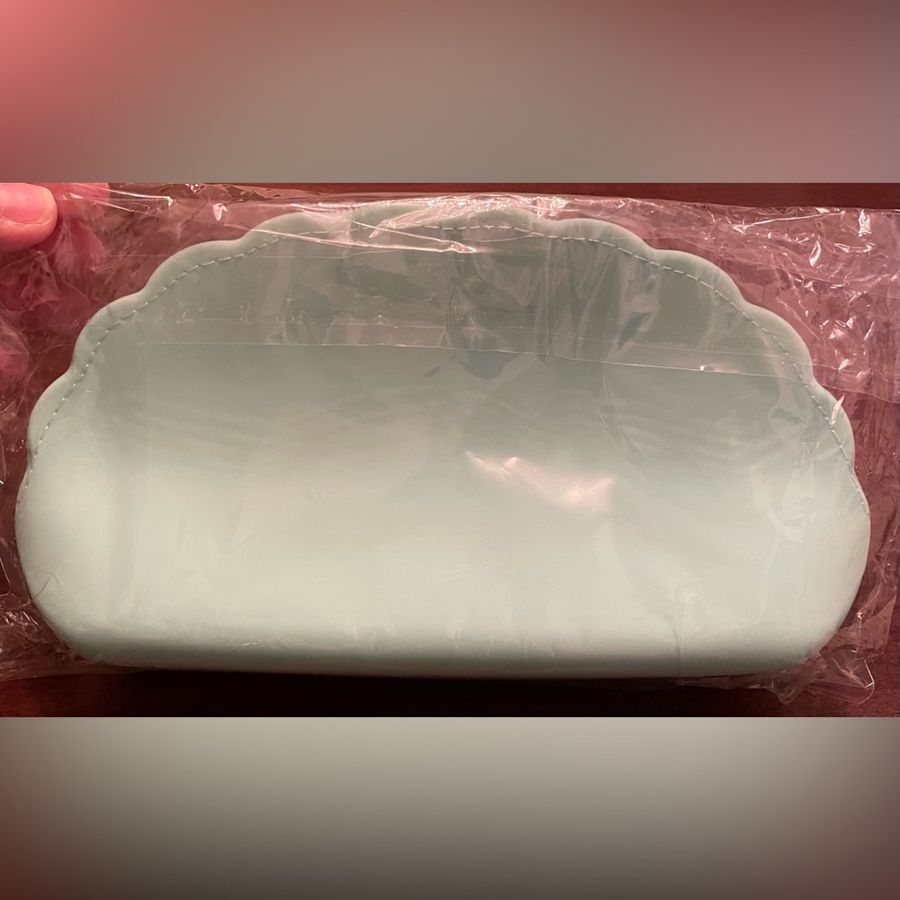 Darphin Paris Mint Green Silicone Pouch NIB - Picture 2 of 7